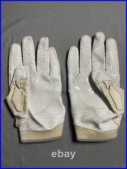 DeMarcus Lawrence Game-Used White Nike Gloves Dallas Cowboys