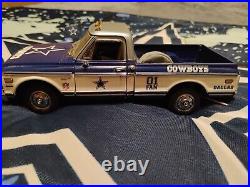 NFL Dallas Cowboys Danbury Mint 1972 Chevrolet Cheyenne Pick Up Truck 124